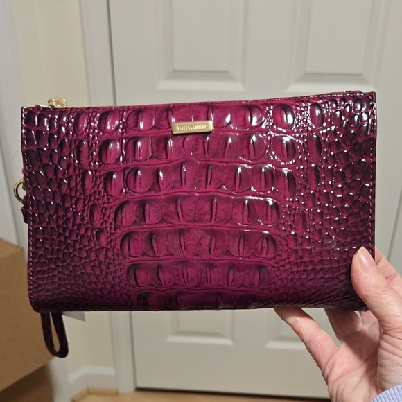 NWT Brahmin Daisy Wristlet in Sugar Plum Melbourne Croc Embossed Leather